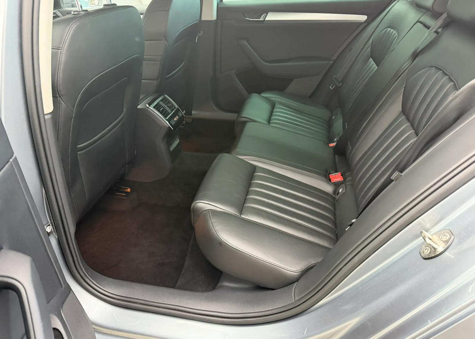 Zunanja slika - Škoda Superb - Combi 2,0 TDI L&K DSG - 7
