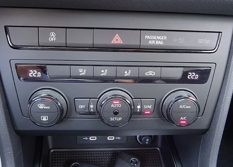 Zunanja slika - Seat Ateca - 1.0 TSI 85 KW HOLA -NA ZALOGI - - 16