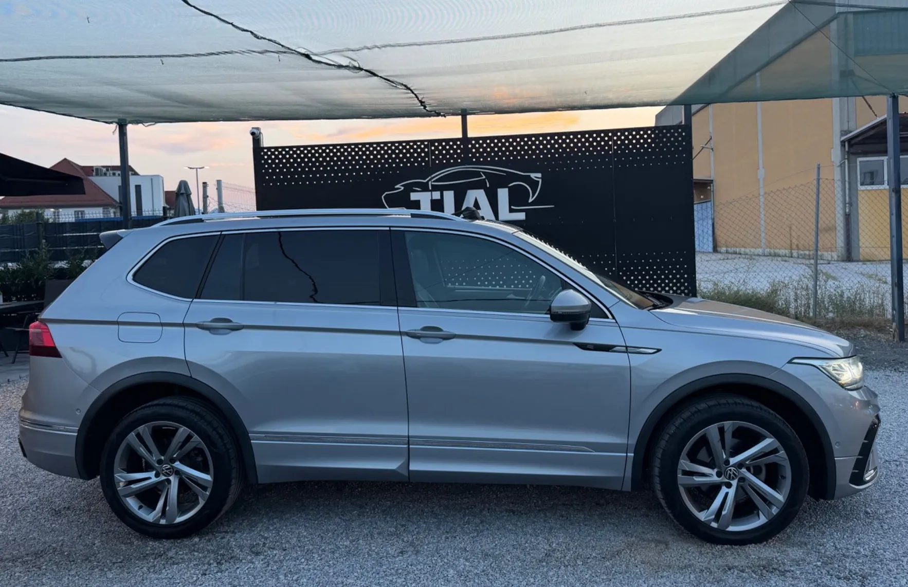 Zunanja slika - Volkswagen Tiguan Allspace - 4motion-2.0 TDI-R-Line-DSG-PANO-MRTVI KOTI-VIRTUA - 8