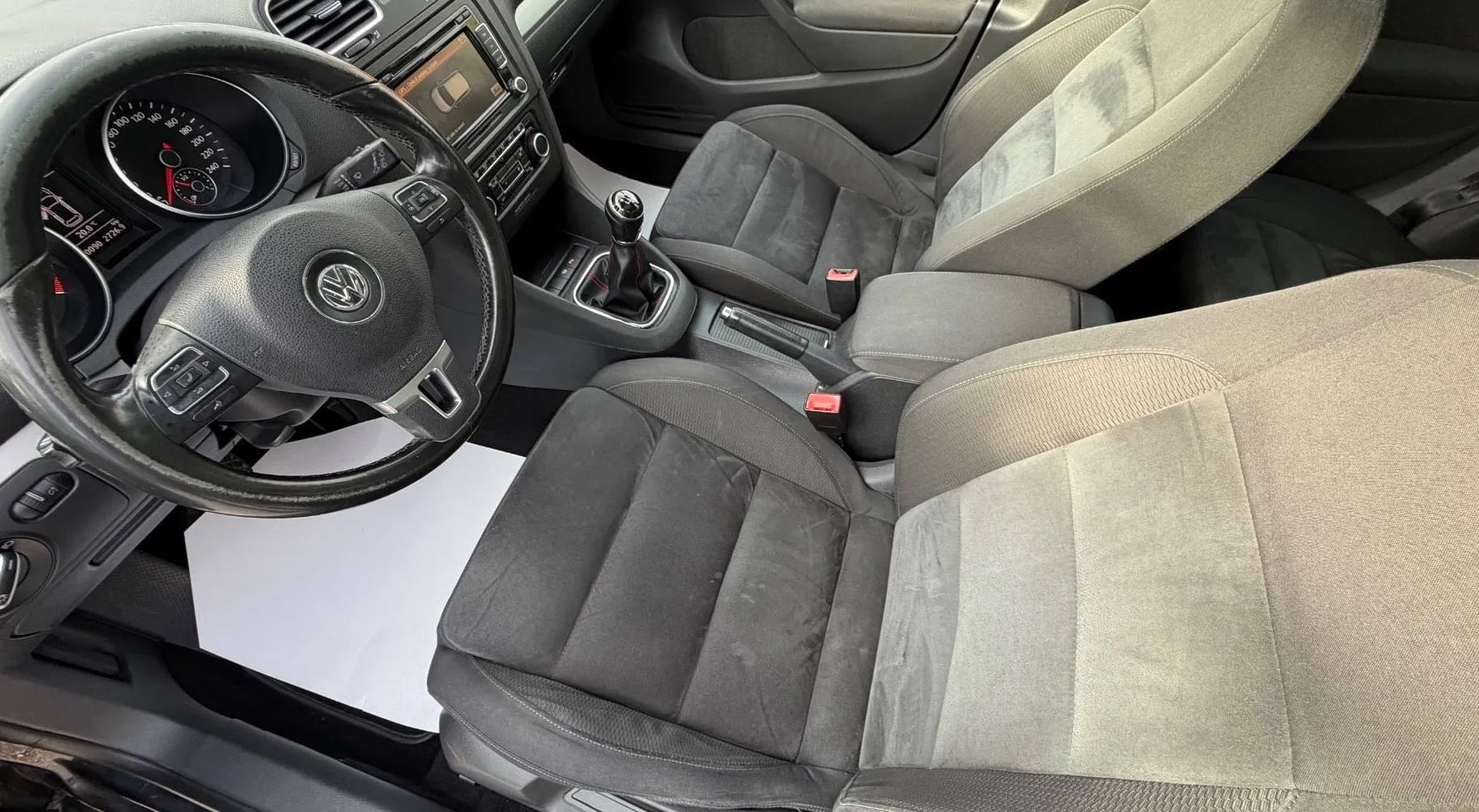Notranja slika - Volkswagen Golf - Highline 1.6 TDI - 7