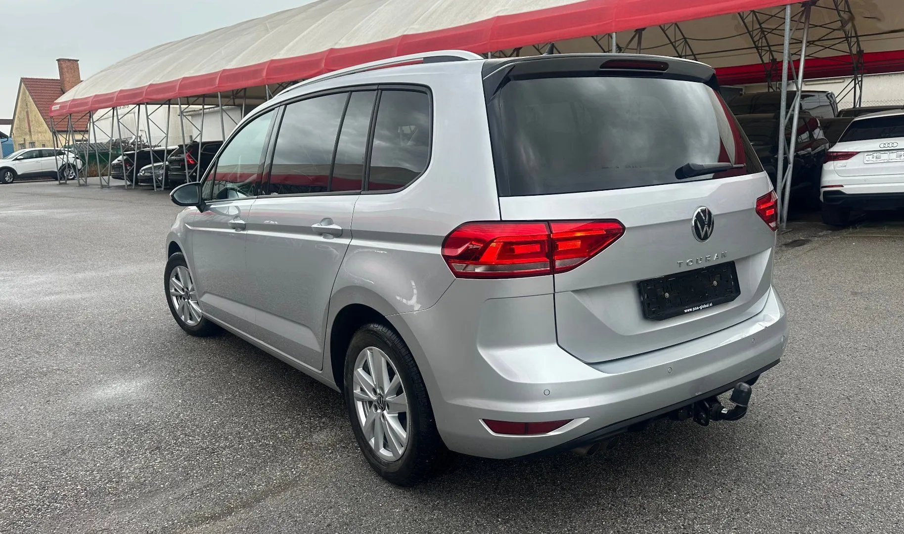 Zunanja slika - Volkswagen Touran - 2.0 TDI DSG.NAVI.KAMERA.NAREJEN VEL.SERVIS+MENJALN - 12