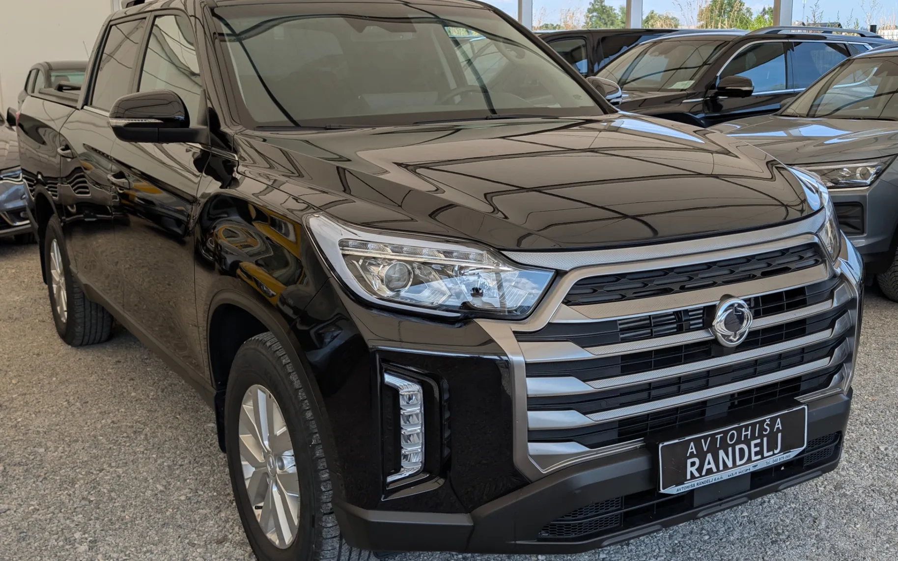 Zunanja slika - SsangYong Musso - Grand 2.2 XDi Venture+ 4WD MT - 2
