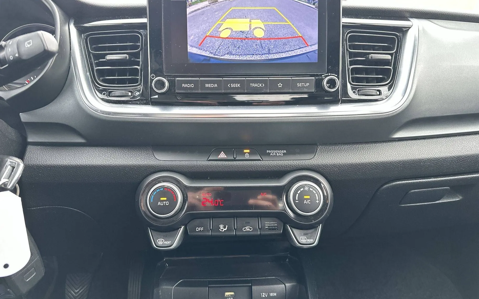 Notranja slika - KIA Stonic - 1.2 DPI LX Urban ISG - 17