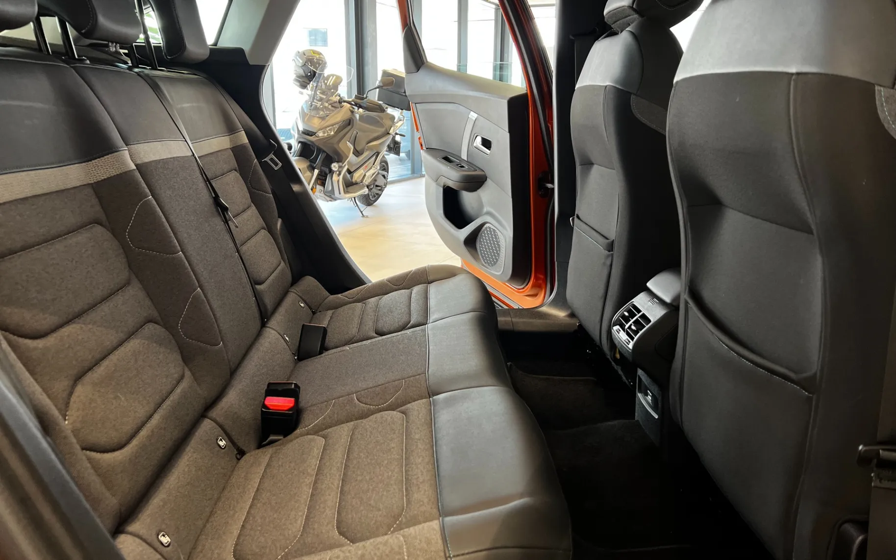 Zunanja slika - Citroën C4 - 1,2 PureTech 130 Feel - 12