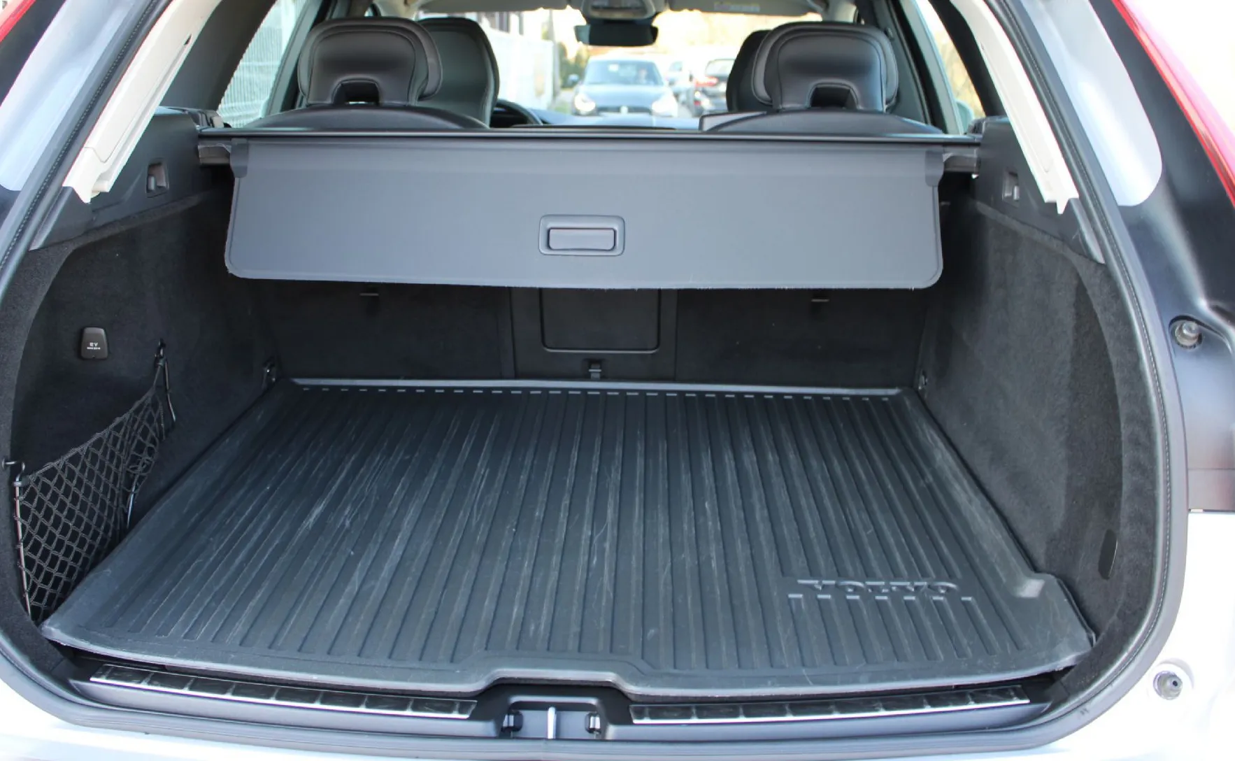 Zunanja slika - Volvo XC60 - B4D AUT Momentum -VIRTUAL-LED-KAMERA-NAVI-MEMORY - 15