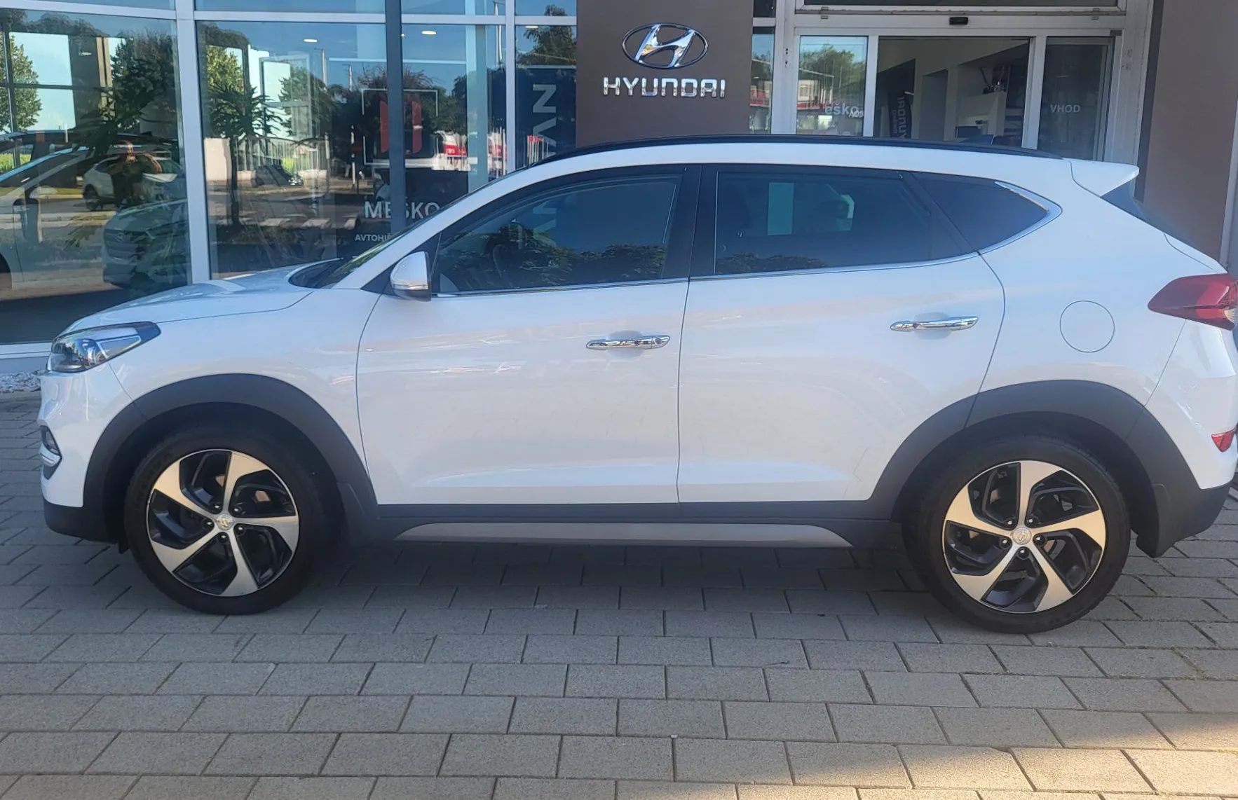 Zunanja slika - Hyundai Tucson - 1.7 CRDi Impression slo-1last-navi-alu-pdc-kamera - 3