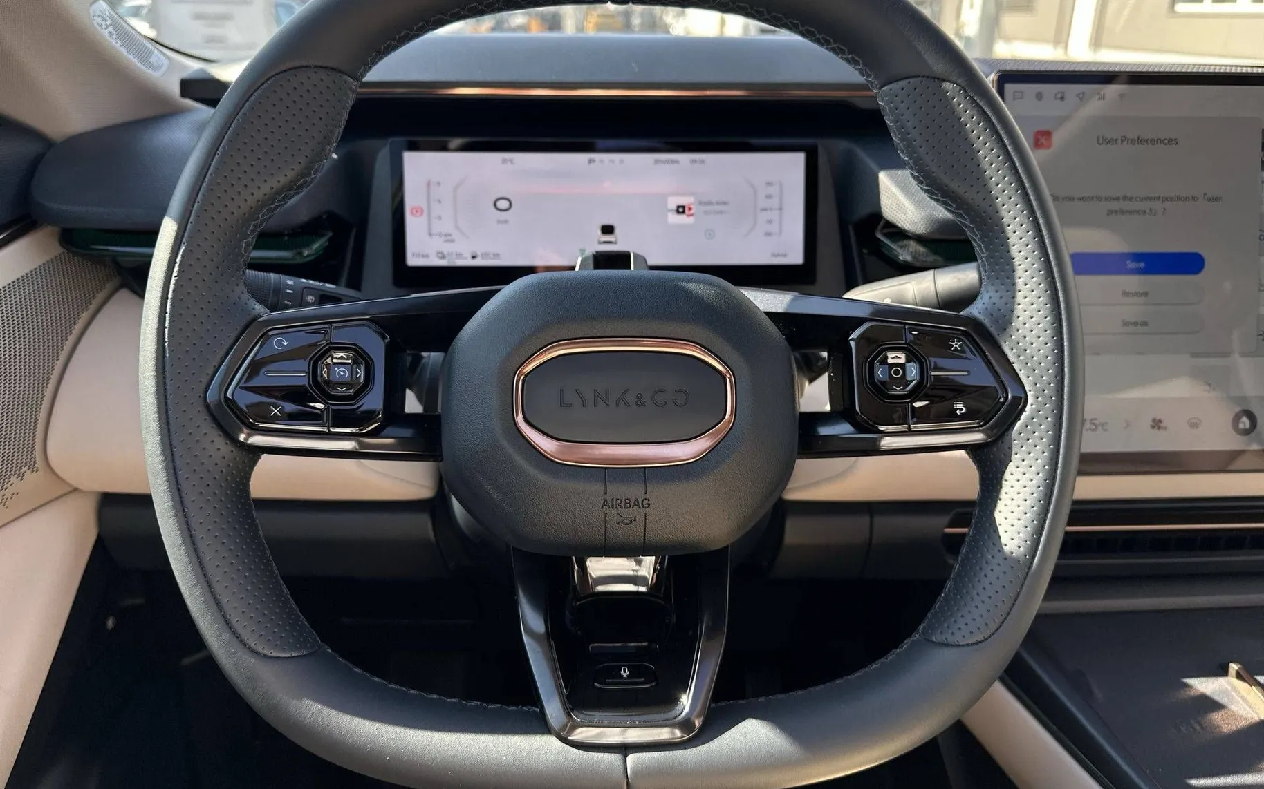 Notranja slika - Lynk & Co 08 - 1.5 TD PHEV More - 200km EV in 1000km+ skup. dos. - 13