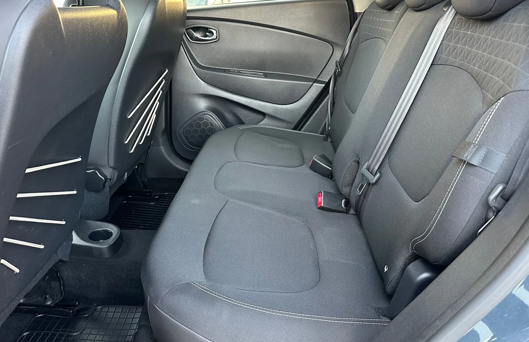 Zunanja slika - Renault Captur - dCi 90 - SLOVENSKI - PDC - NAVIGACIJA - TEMPOMAT - 9