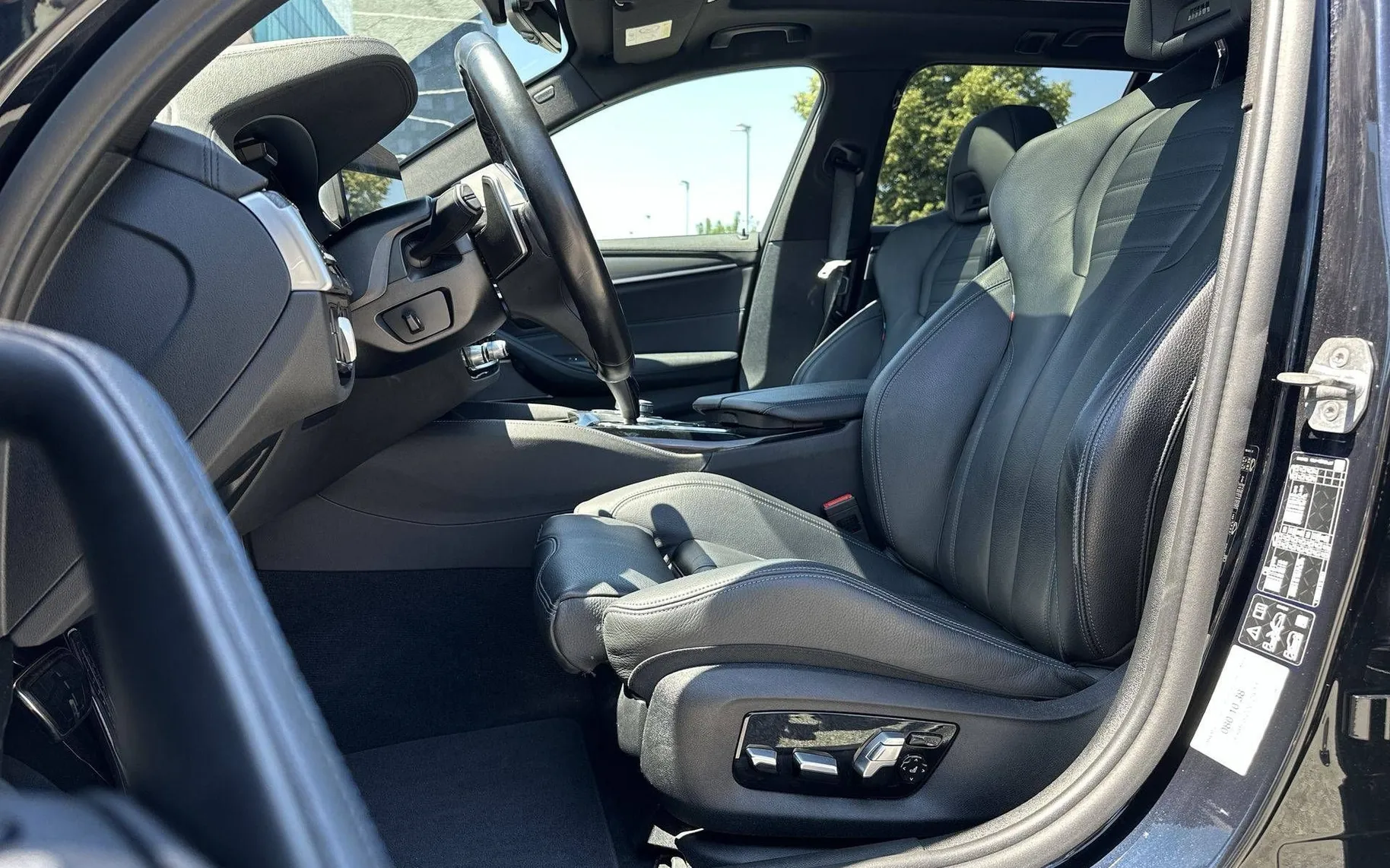 Notranja slika - BMW serija 5: - 540i Avt. xDrive Mild Hybrid - 10