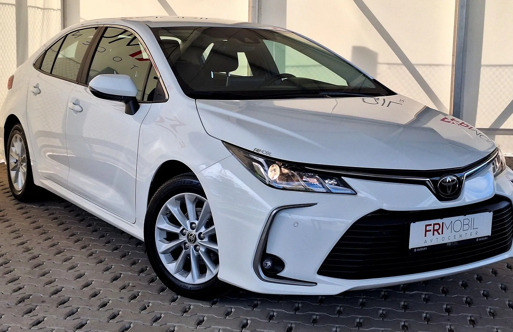 Zunanja slika - Toyota Corolla - 1.5 VVT-i Luna Park - 2