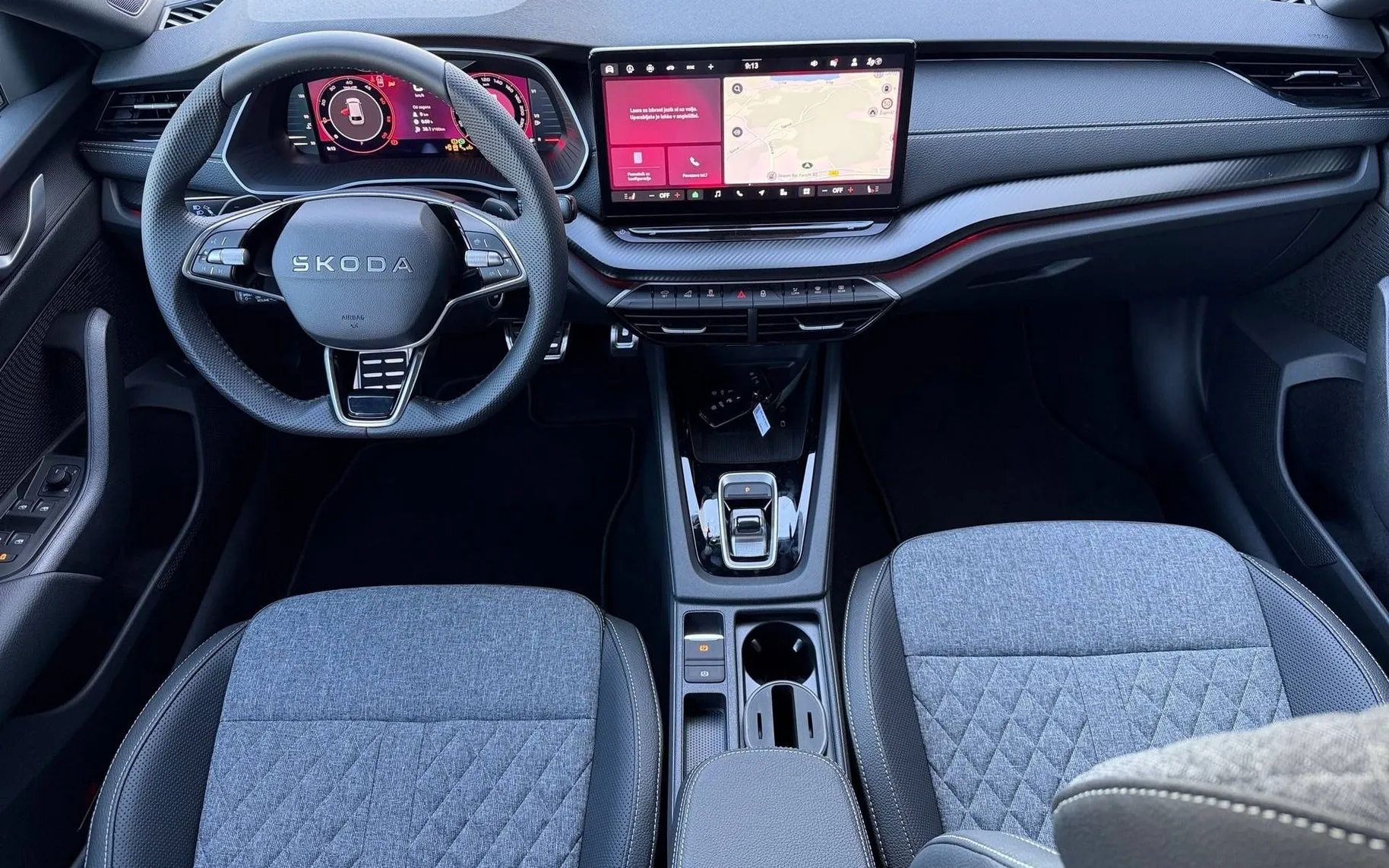 Notranja slika - Škoda Octavia - Combi 2.0 TDI Family Sportline DSG... - 10