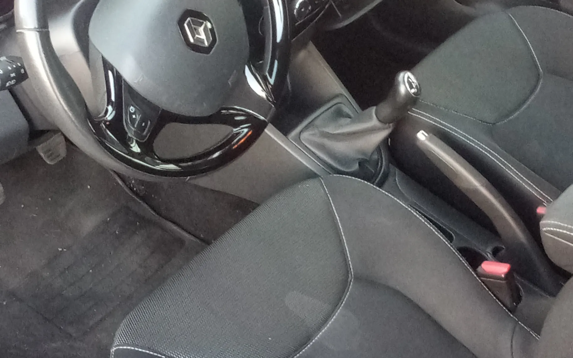 Notranja slika - Renault Clio - 1.2 16V Expressio - 5