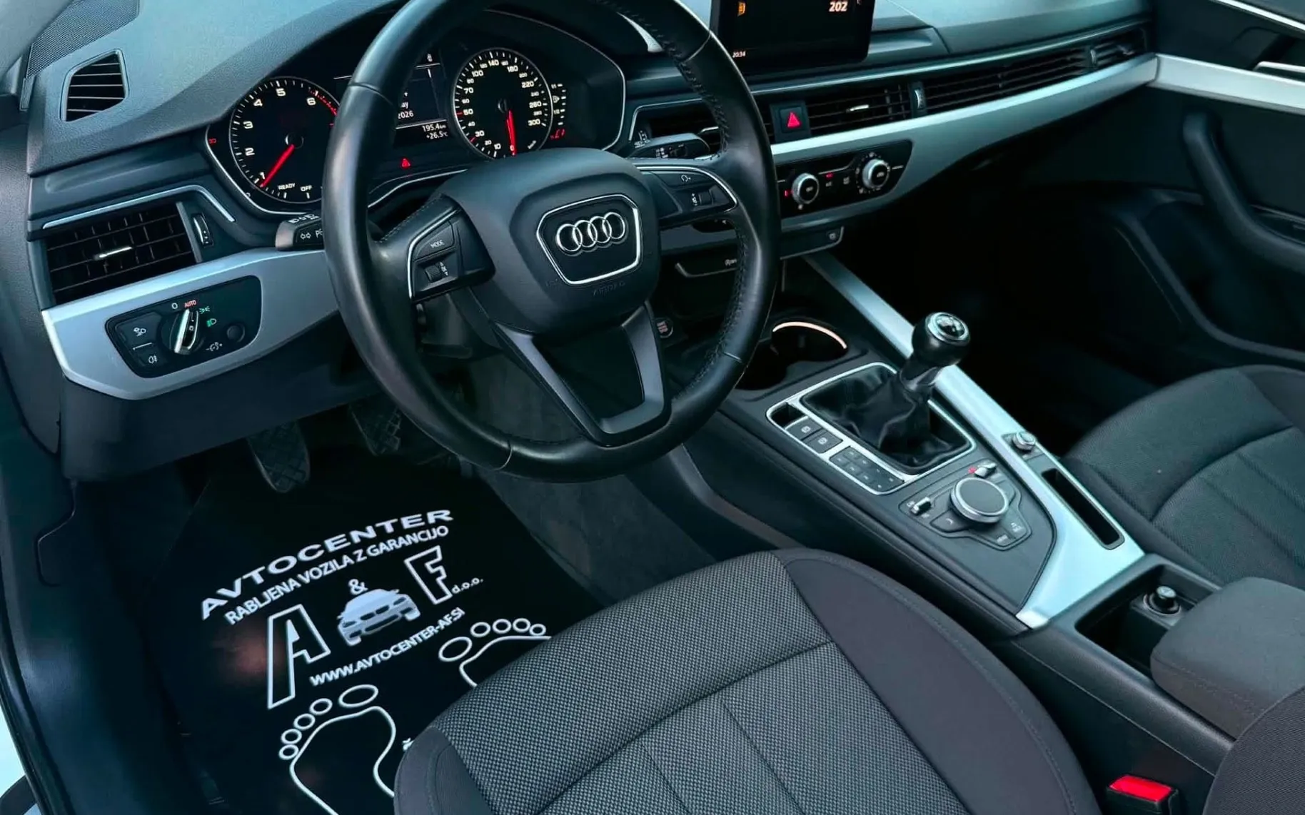 Notranja slika - Audi A4 - 1.4 TFSI-XENON+LED-AMBIENT-LIZING ZA TUJCE- - 9