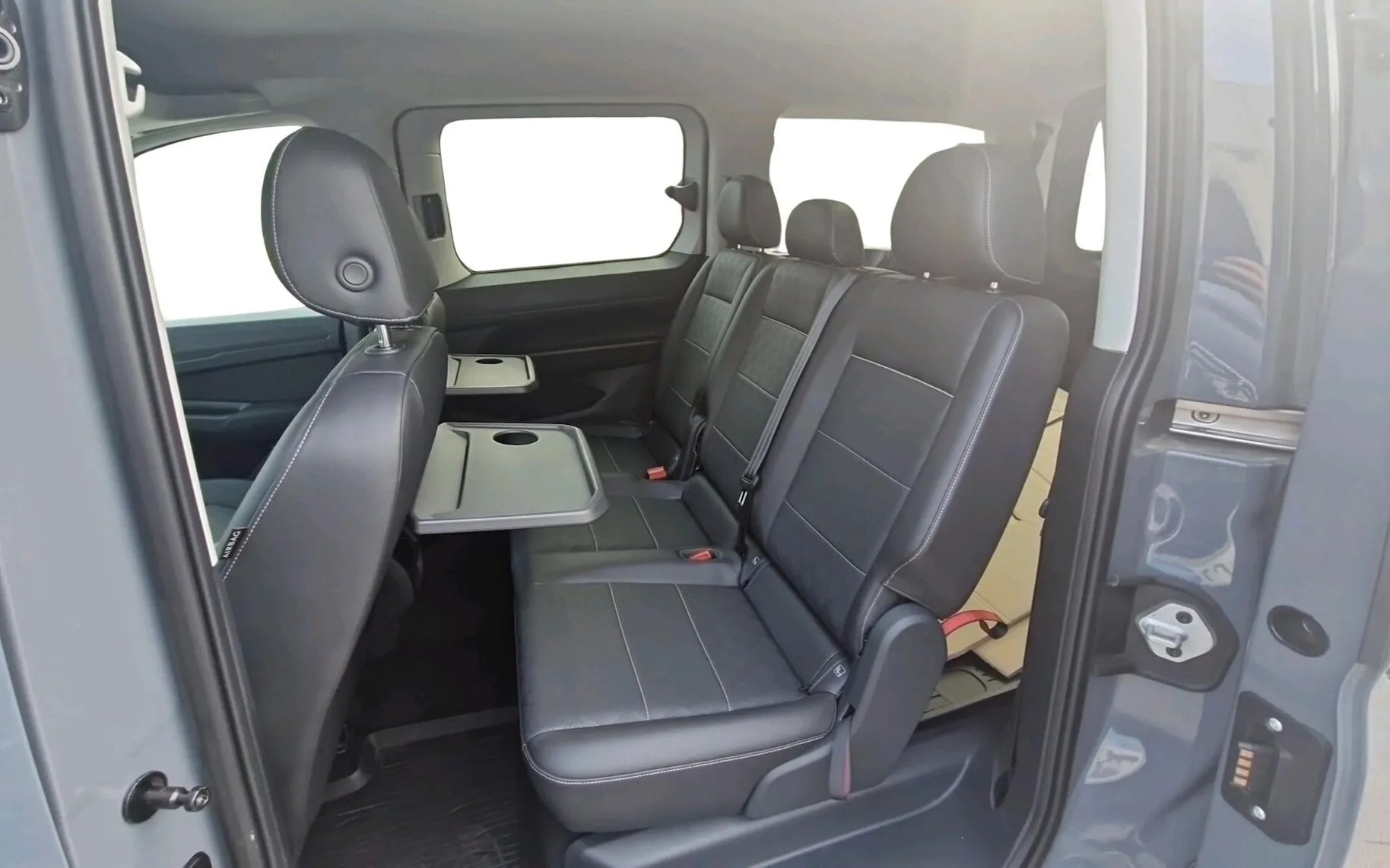 Zunanja slika - Ford Tourneo Connect - 1.5 PHEV-AVT.6-150KM-7XSEDEŽ-SLO-RADAR-F1-NAVI-LE - 6