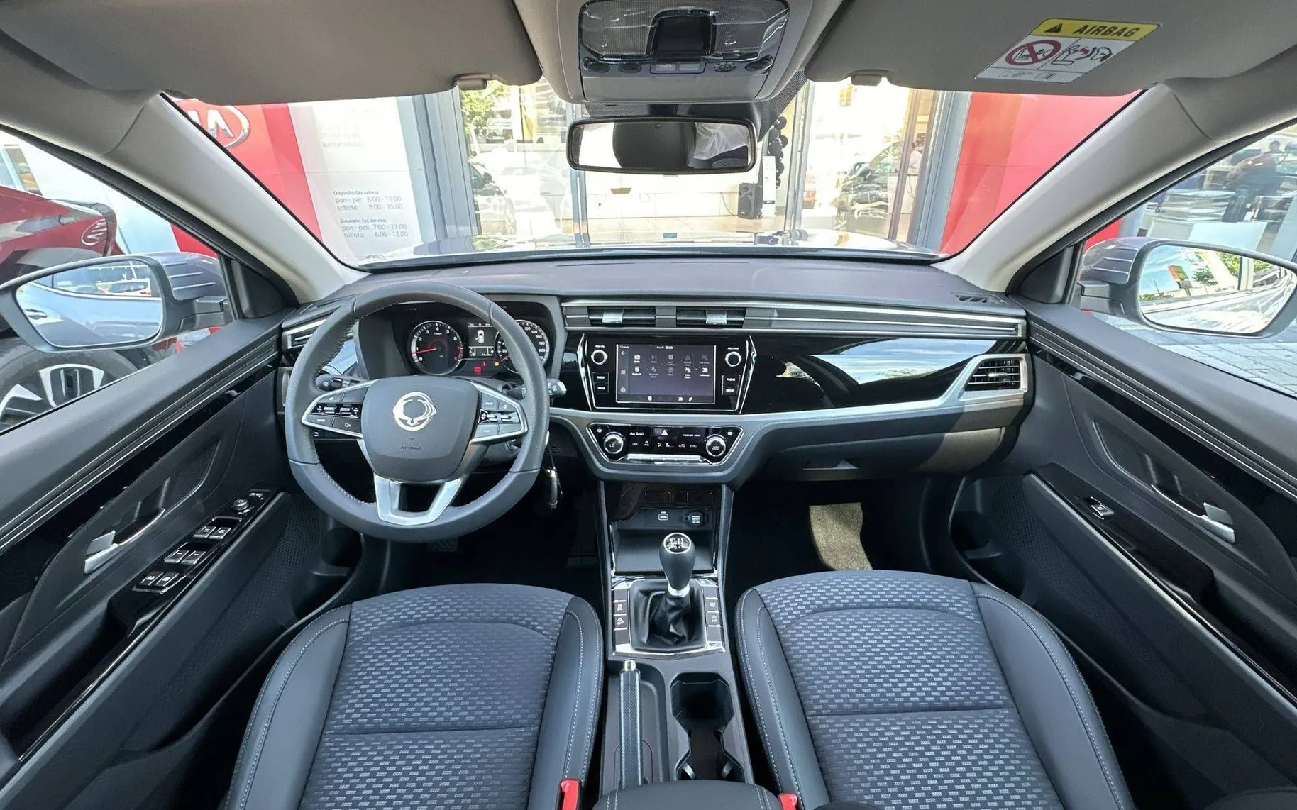 Notranja slika - SsangYong Korando - 1.5 T-GDi Style 2WD MT... - 11