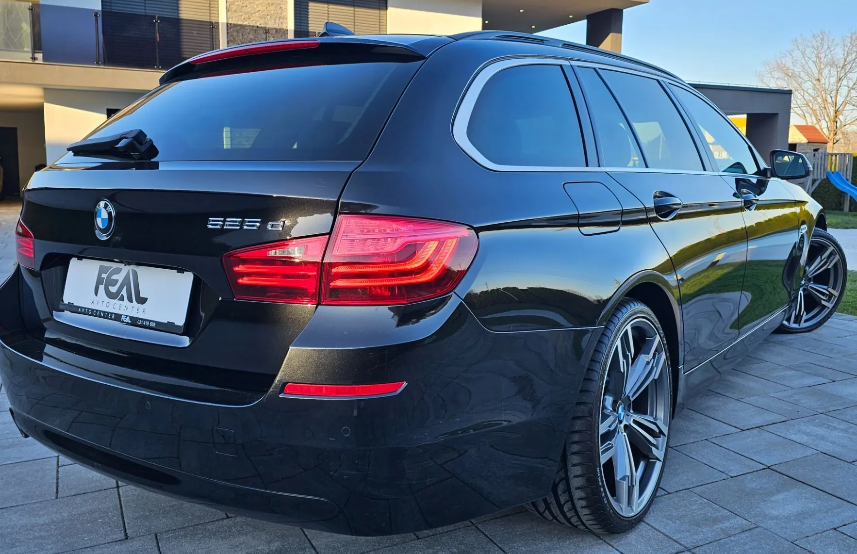 Zunanja slika - BMW Serija 5 - Touring: 525d-AVT-MODIFICIRAN-NAVI-KAMERA-USNJE-XENON-KR - 4