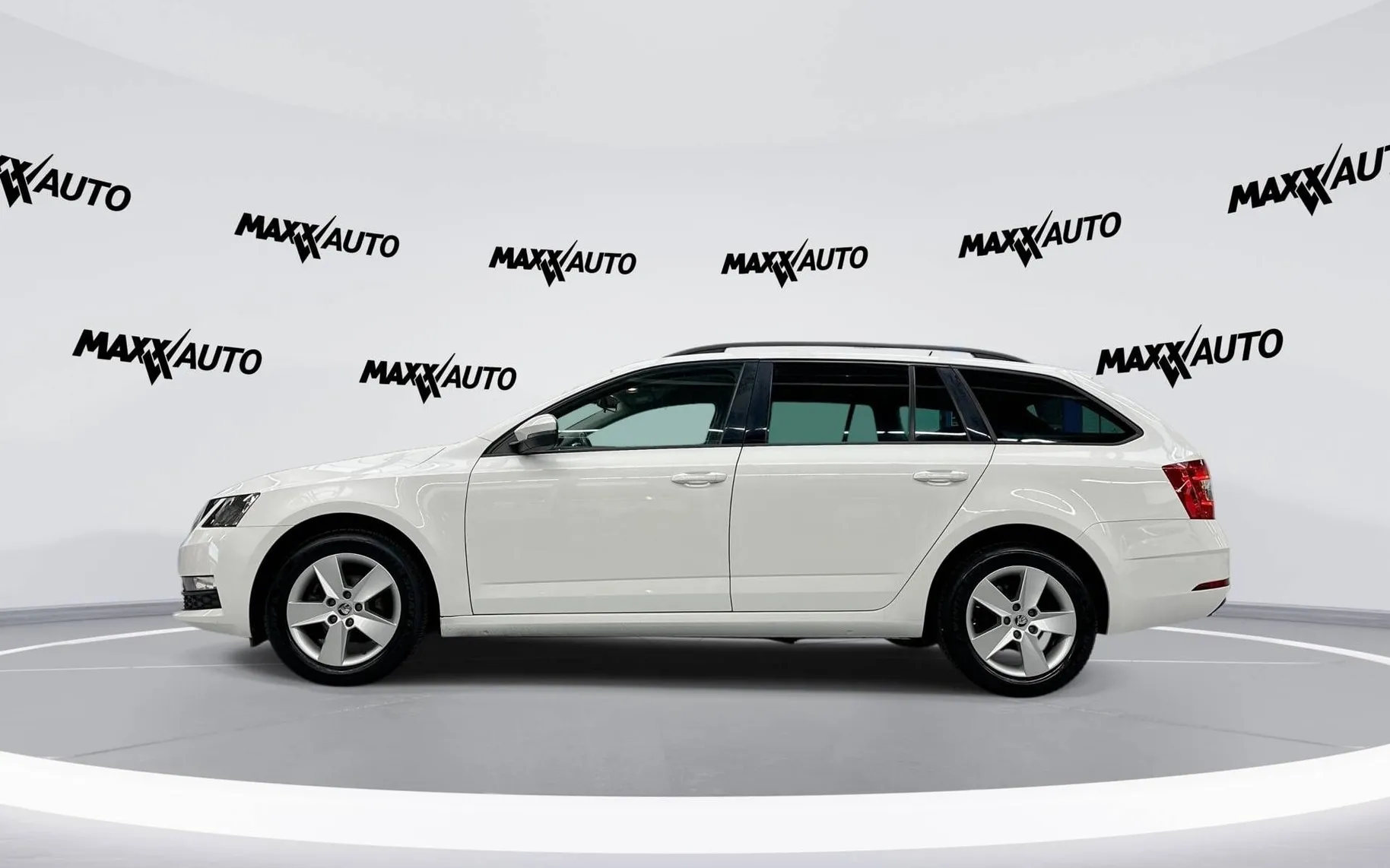Notranja slika - Škoda Octavia - Combi 1.6 TDI Family... - 8