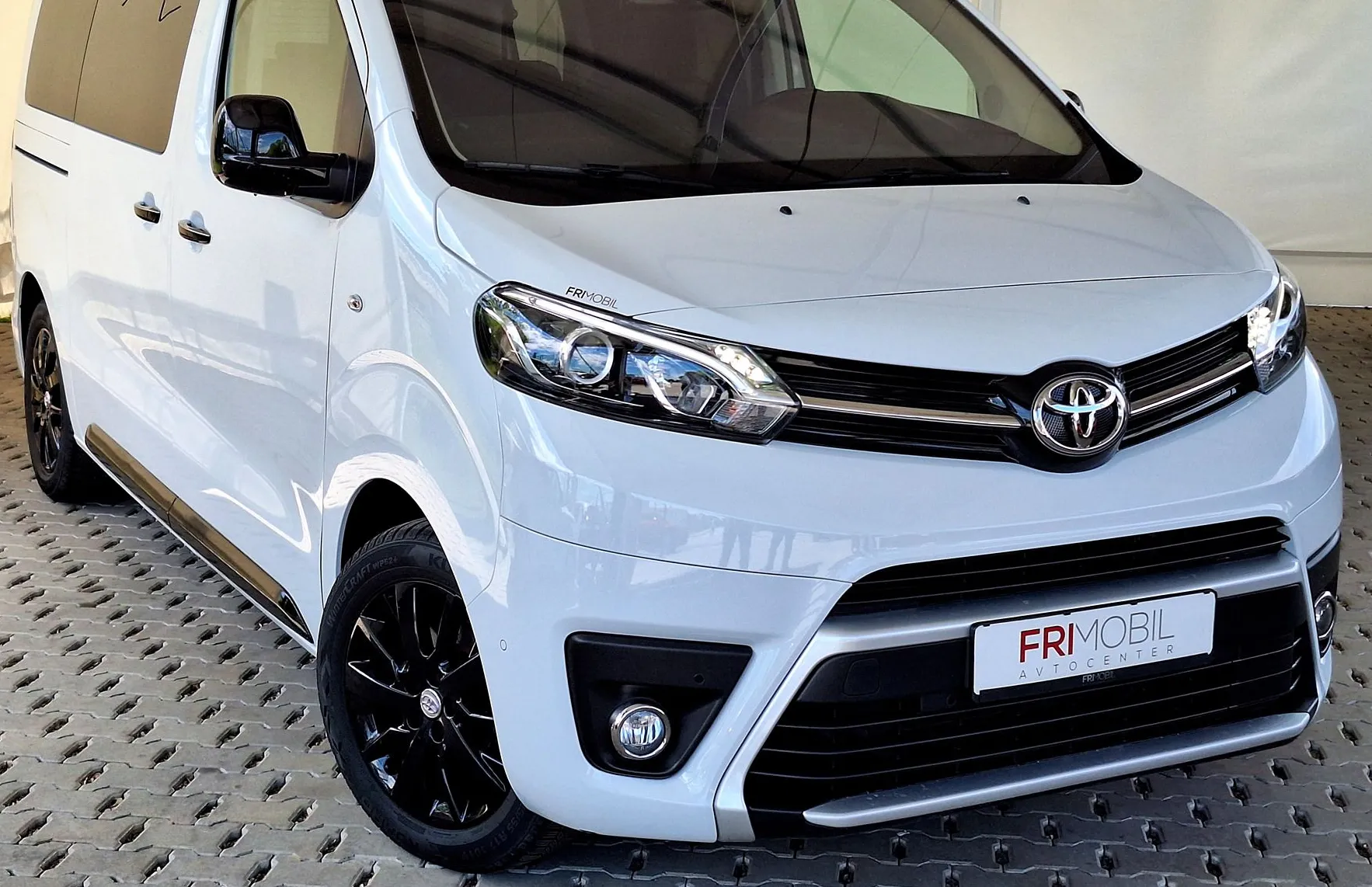 Zunanja slika - Toyota Proace - Verso 2.0 D-4D Family Medium Black Pack - 2