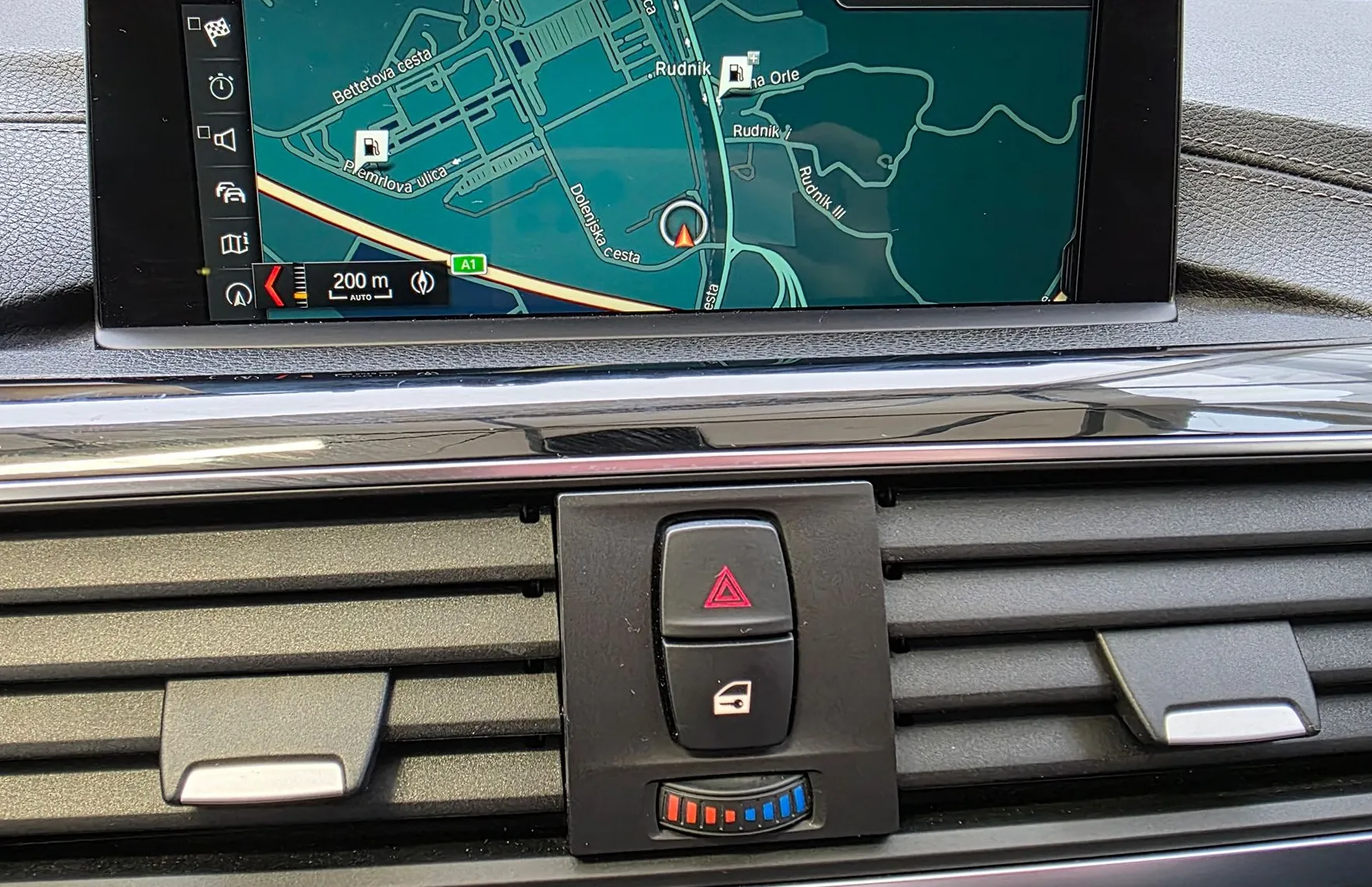 Zunanja slika - BMW Serija 3 - : 330i xDrive Sport Line- LED - VEL.NAVI - AMBI -PDC - 11