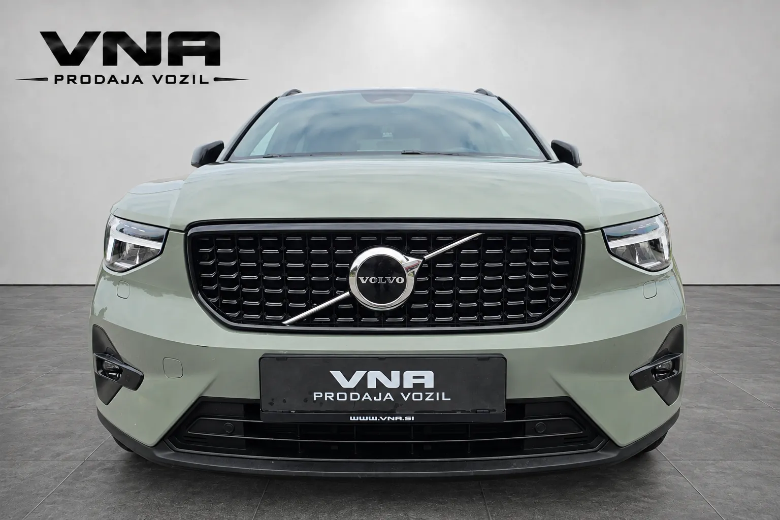 Zunanja slika - Volvo XC40 - PLUS DARK AT |VIRTUAL|HARMAN|MEMORY|KAMERA|KLJUKA - 2