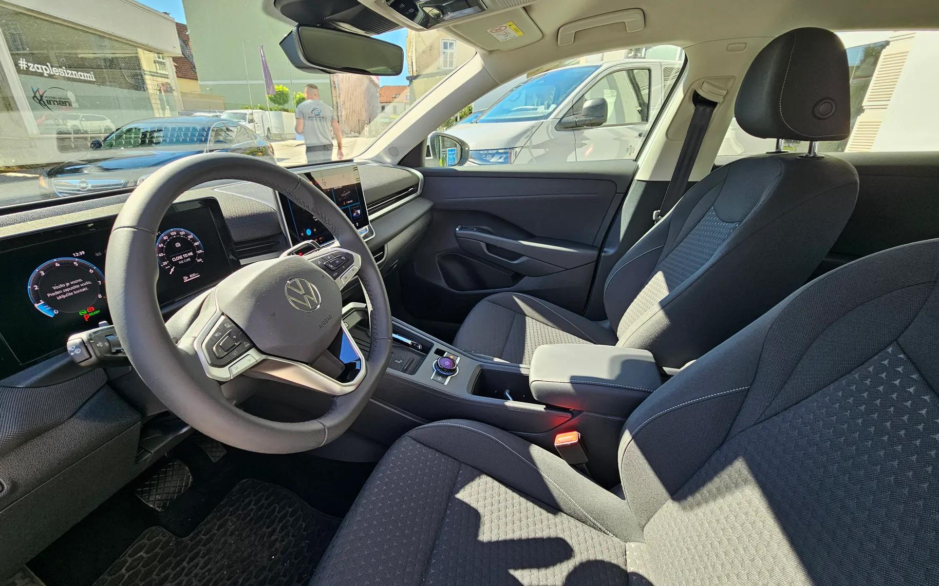 Zunanja slika - Volkswagen T-Roc - 1.5 eTSI Trend DSG - 7
