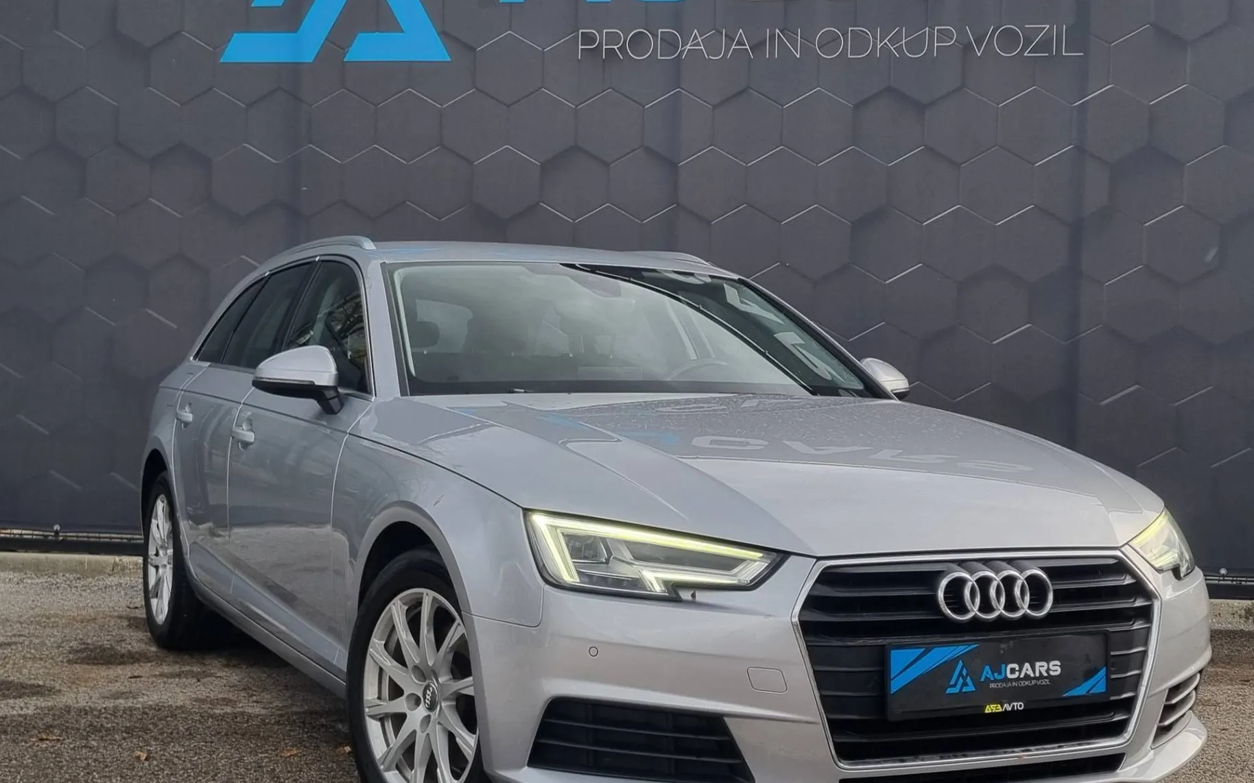 Zunanja slika - Audi A4 - Avant 35 TDI Stronic Business-2XLed-El.Prtljažnik-Navi - 3