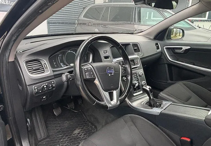 Zunanja slika - Volvo V60 - D4 - DIGITALNI ŠTEVCI - ODLIČEN - 9
