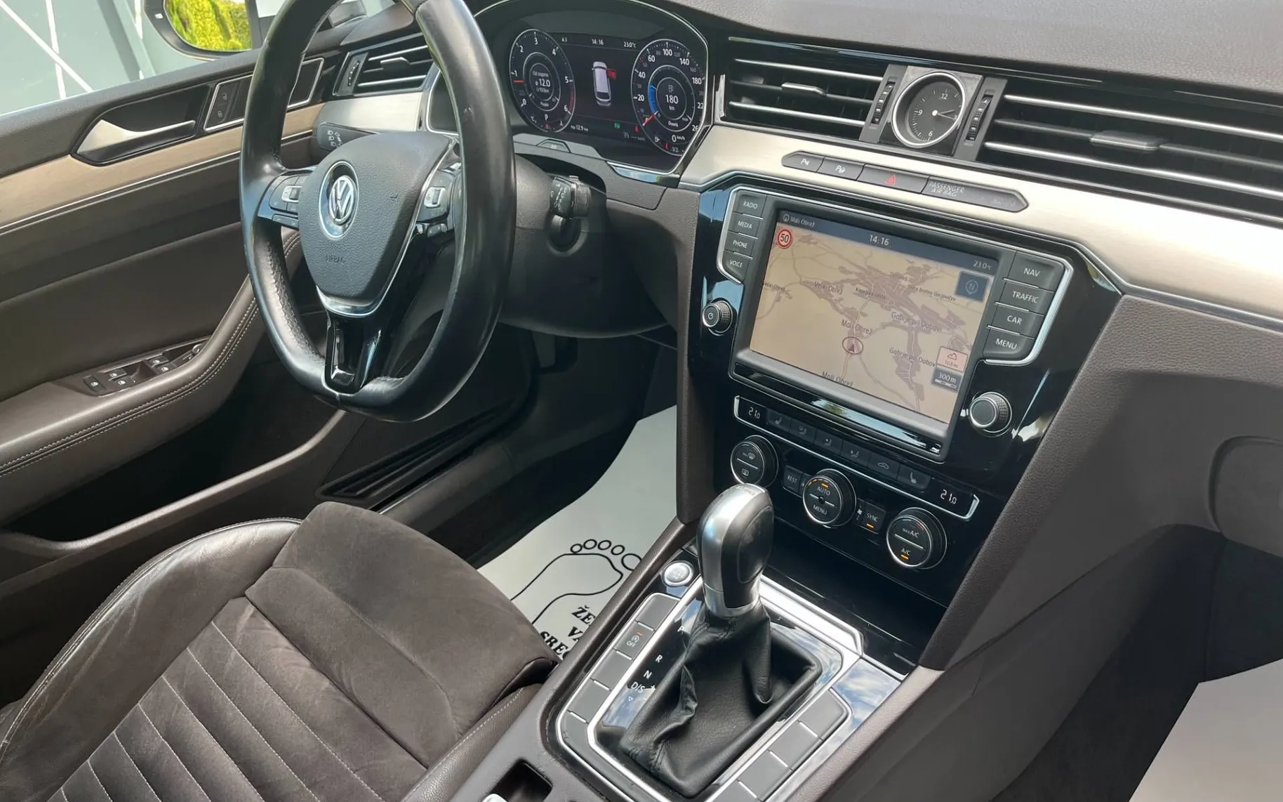 Notranja slika - Volkswagen Passat Variant - 2.0 TDI BMT Highline-VIRTUAL-LED-ALU-PDC-ODLIČEN - 7