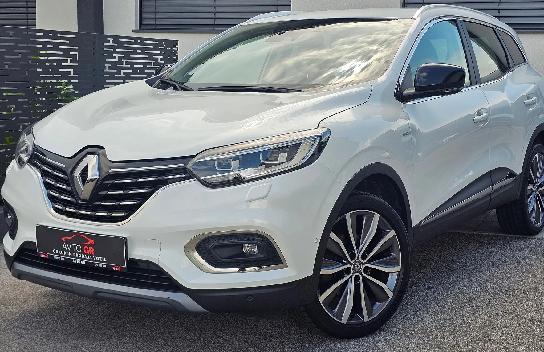 Zunanja slika - Renault Kadjar - TCe 140 Limited- SLO-1. LAST.-Le 129.000km-Perla b - 14