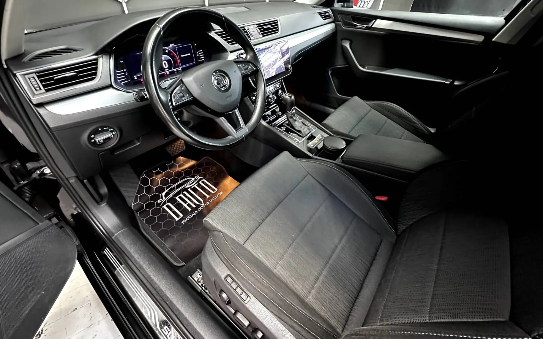 Notranja slika - Škoda Superb - 2.0 TDI 110 kW VIRTUAL-DSG-KLJUKA-MEMORY-NOVE GU.. - 10