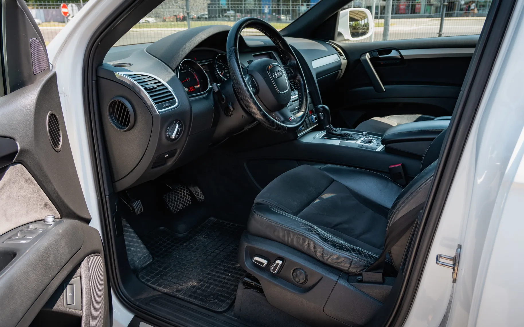 Notranja slika - Audi Q7 - quattro 3,0 TDI clean diesel Sport Tiptronic - 9
