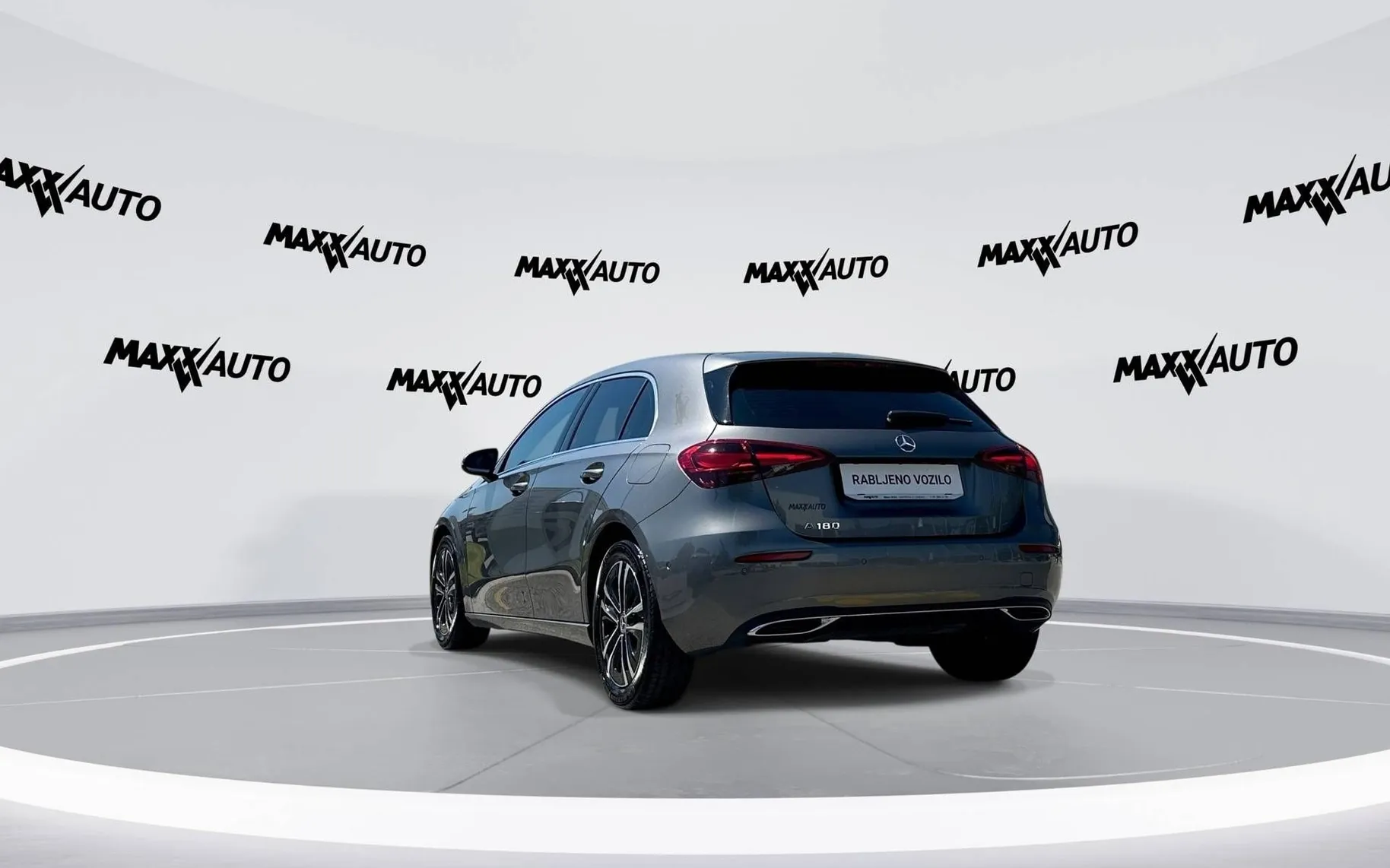 Notranja slika - Mercedes-Benz A-Razred - A 180 Progressive Avt. VIRTUAL GRETJE SED.LED LUČI - 7