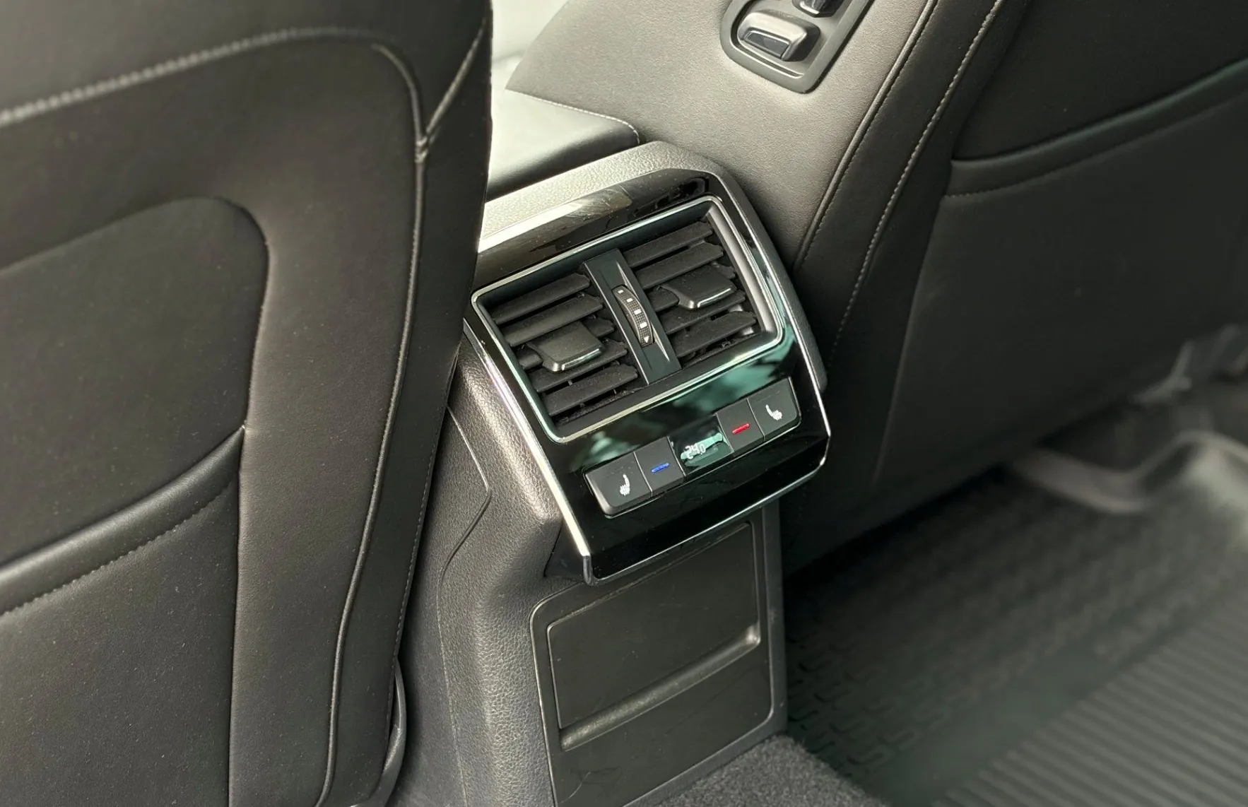 Zunanja slika - Škoda Superb - Combi 4x4 2.0 TDI L K DSG - 14
