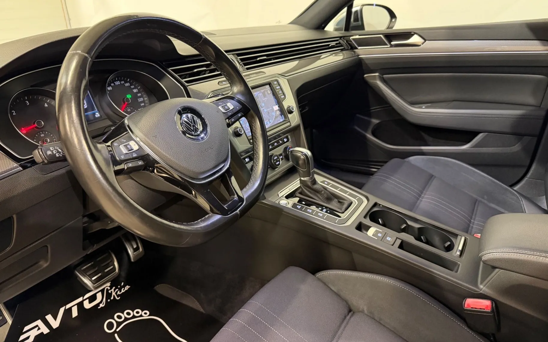 Notranja slika - Volkswagen Passat Alltrack - 4motion 2.0 TDI-FULL LED-AVT-TEMPOMAT-NAVI-PDC - 9