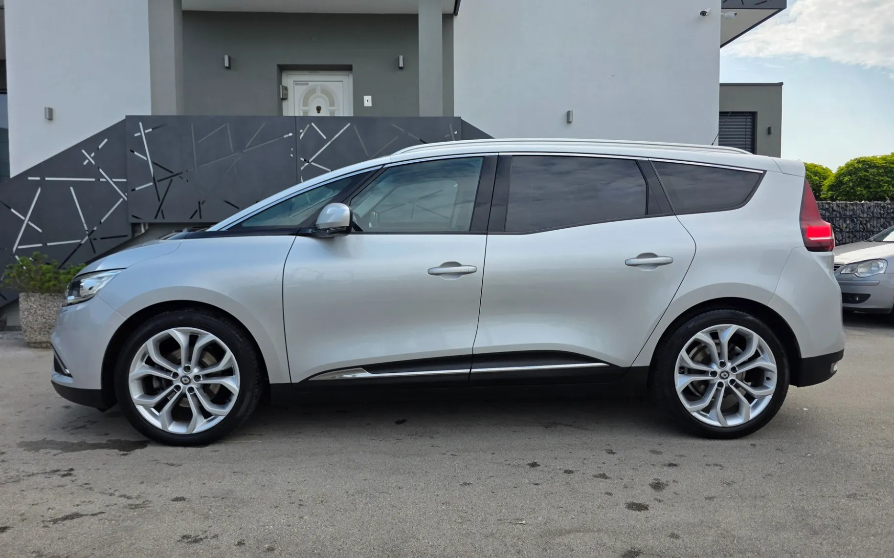 Zunanja slika - Renault Scénic - Grand  dCi 110 Energy Zen - 2