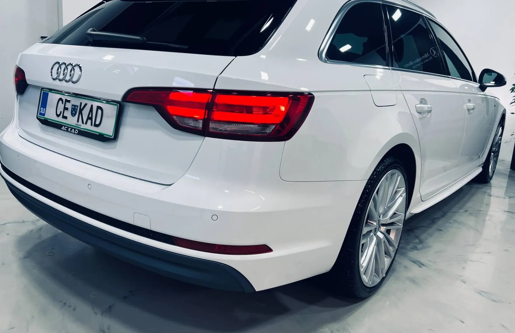 Zunanja slika - Audi A4 - Avant 2.0 TDI S-Line 110  150  PDC-NAVI-ALU18-XENON - 4
