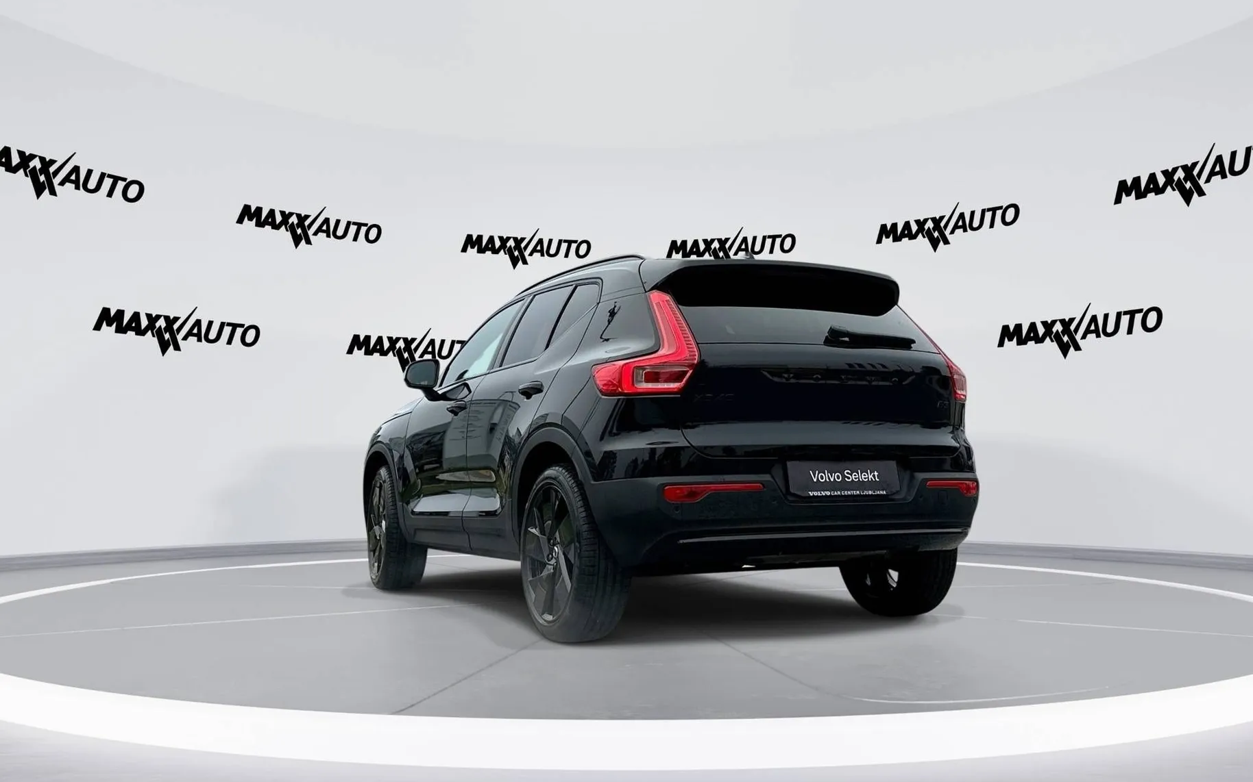 Notranja slika - Volvo XC40 - B3 P Plus Black Edition Avt. - 7