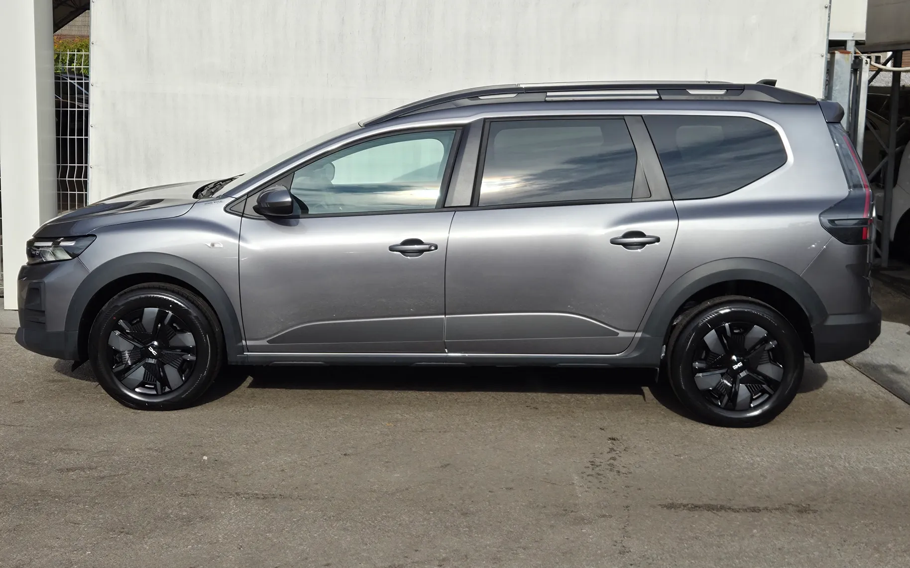 Zunanja slika - Dacia Jogger - Expression 110 + Paket Varnost + My Revision - 6