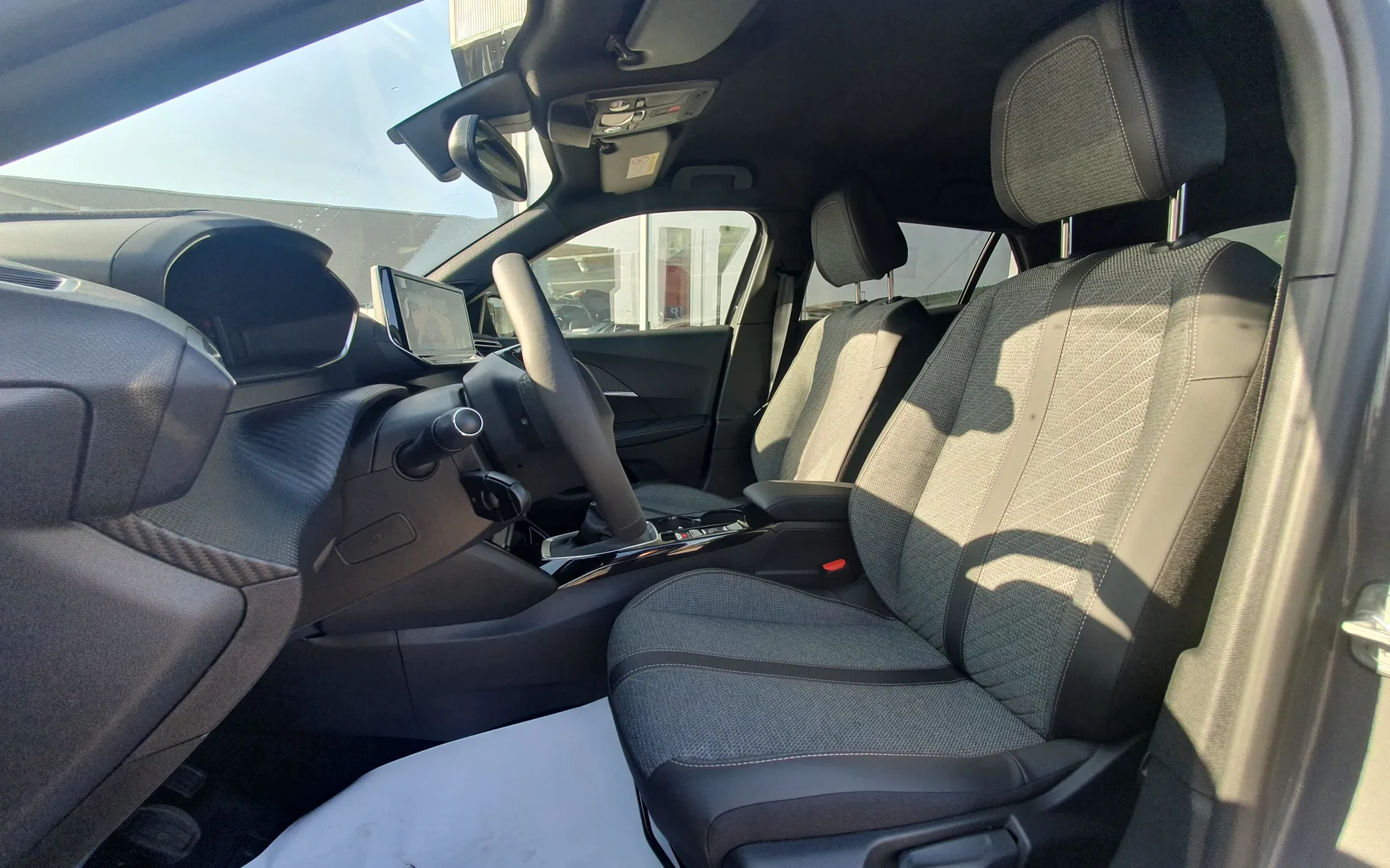Zunanja slika - Peugeot 2008 - Allure HIBRID 110 - NA ZALOGI - 3