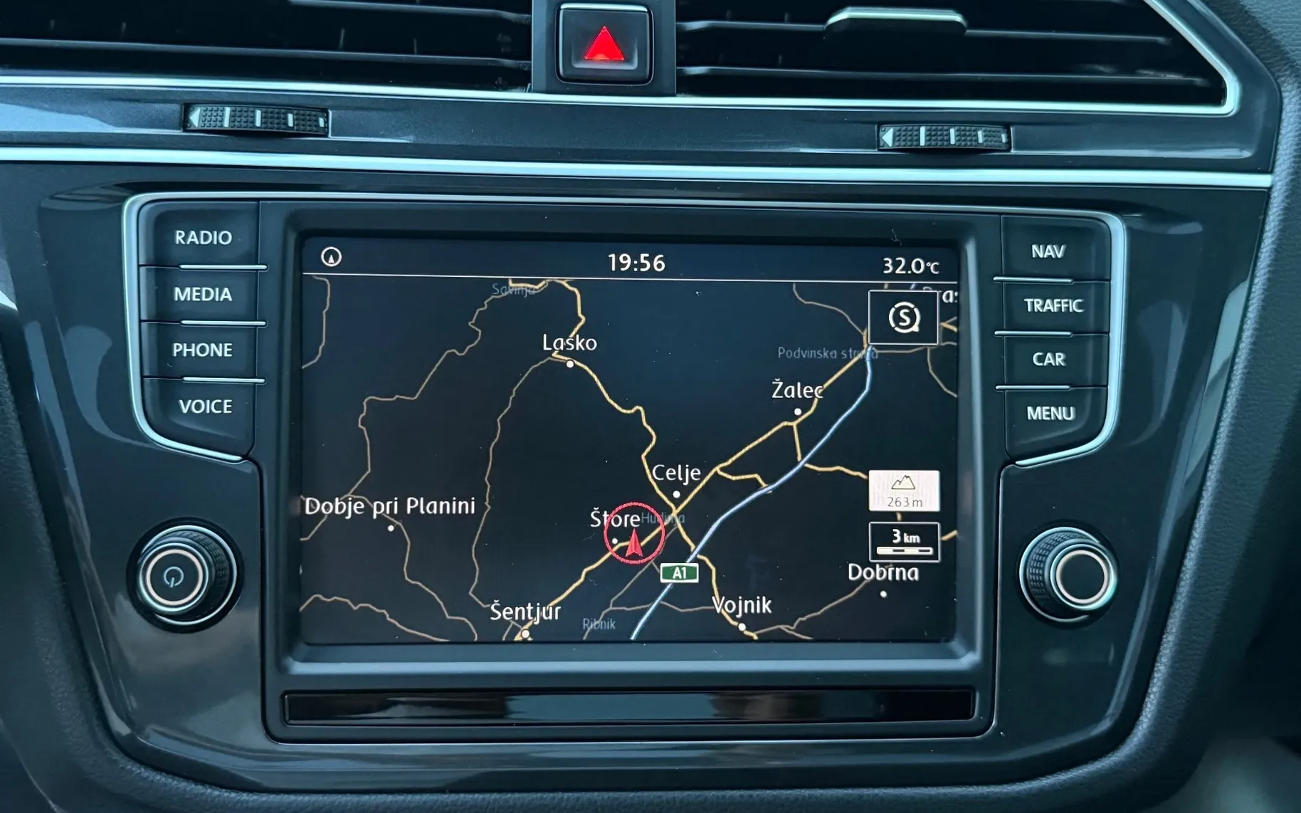 Notranja slika - Volkswagen Tiguan - 2.0 TDI-H LINE-PANORAMA-VIRTUAL-LIZING ZA TUJCE- - 12