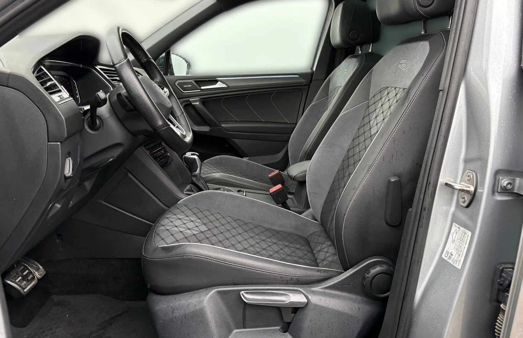 Zunanja slika - VW Tiguan Allspace - 2.0 TDI 4MOTION R-Line-SLO-Panorama-DCC-Mrtvi kot - 7