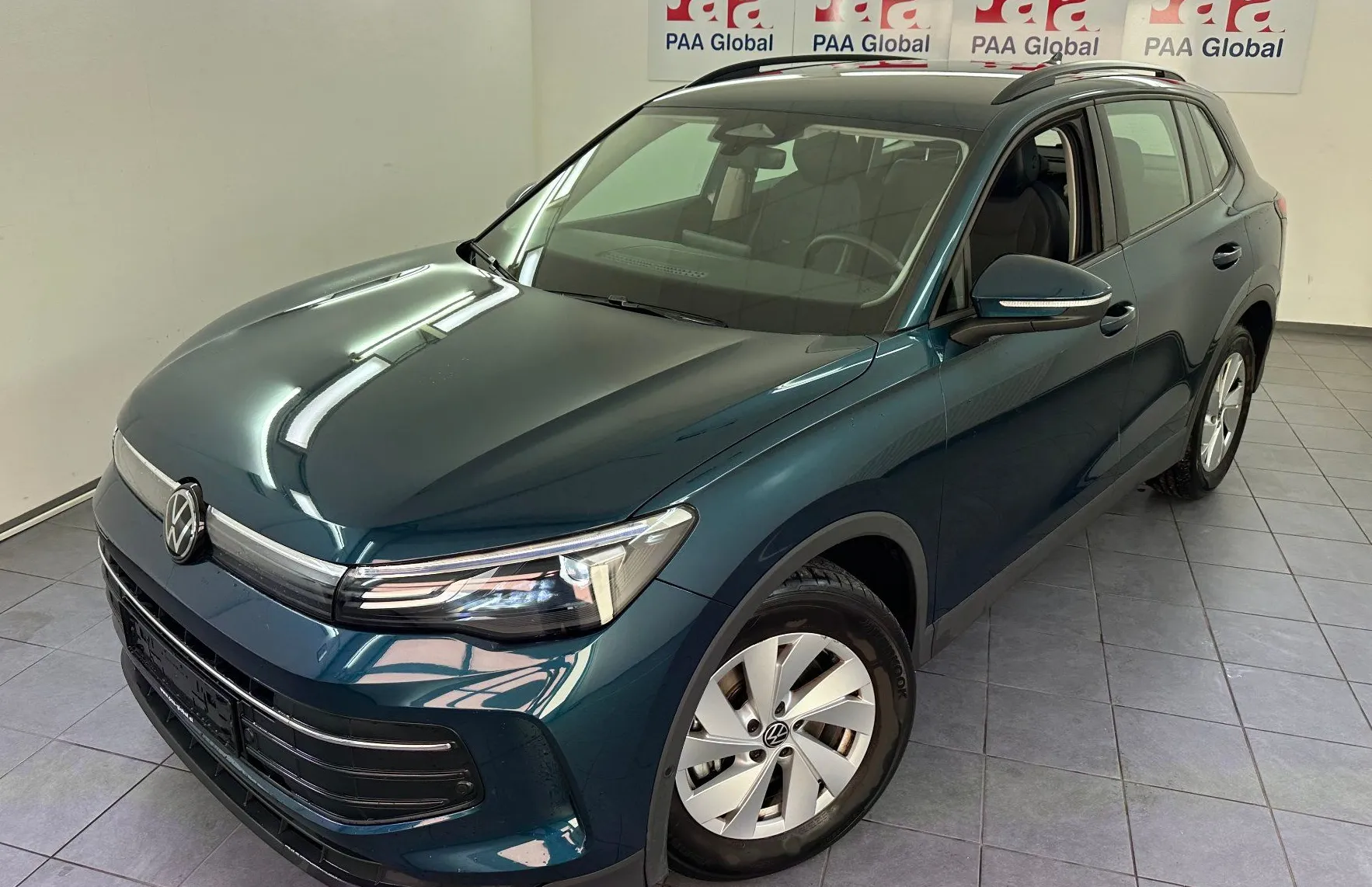 Zunanja slika - Volkswagen Tiguan - 2.0 TDI DSG Life 110kW.KAMERA.LED.ACC.2025.TOP - 1