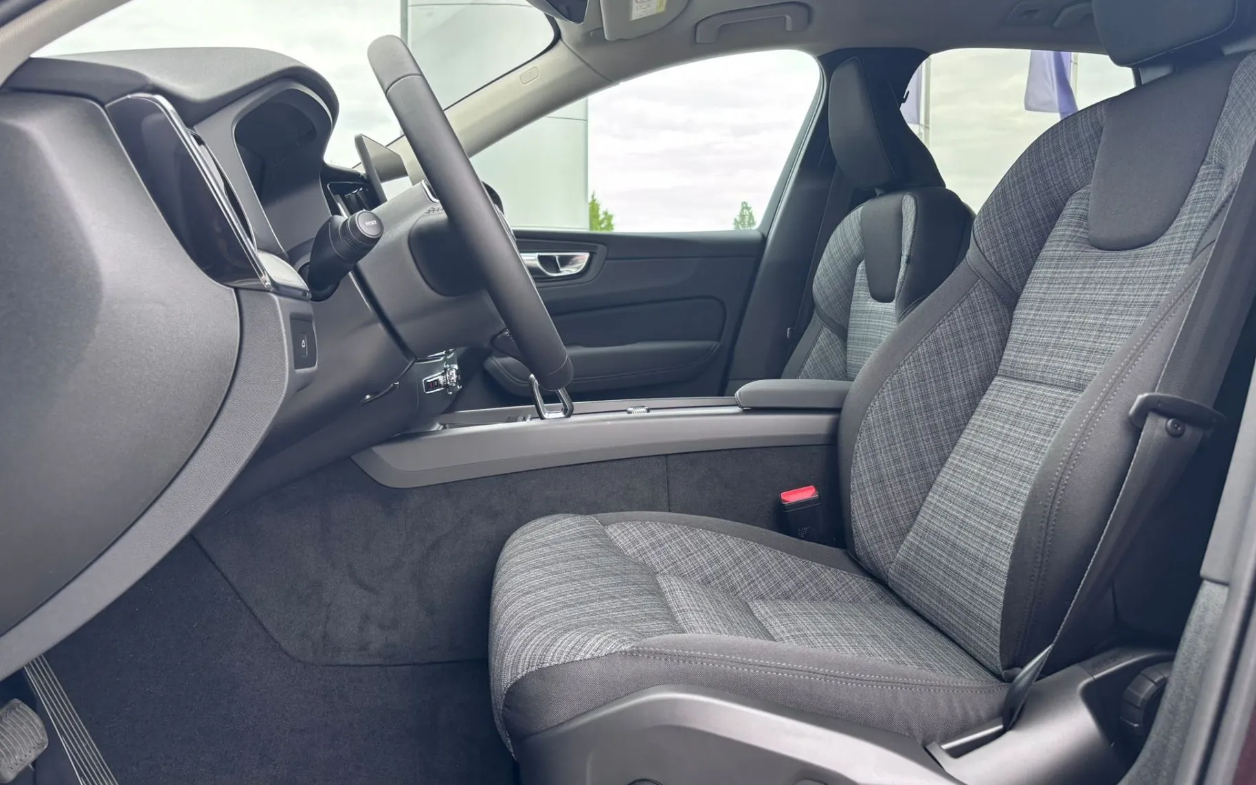 Zunanja slika - Volvo XC60 - B5P  Core AT AWD 3 leta garancije + 3 servisi - 7