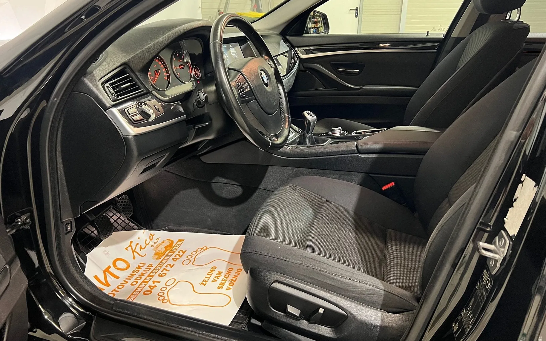 Notranja slika - BMW serija 5 Touring: - 520d-BI-XENON-TEMPOMAT-SOFT CLOSE-PDC... - 9