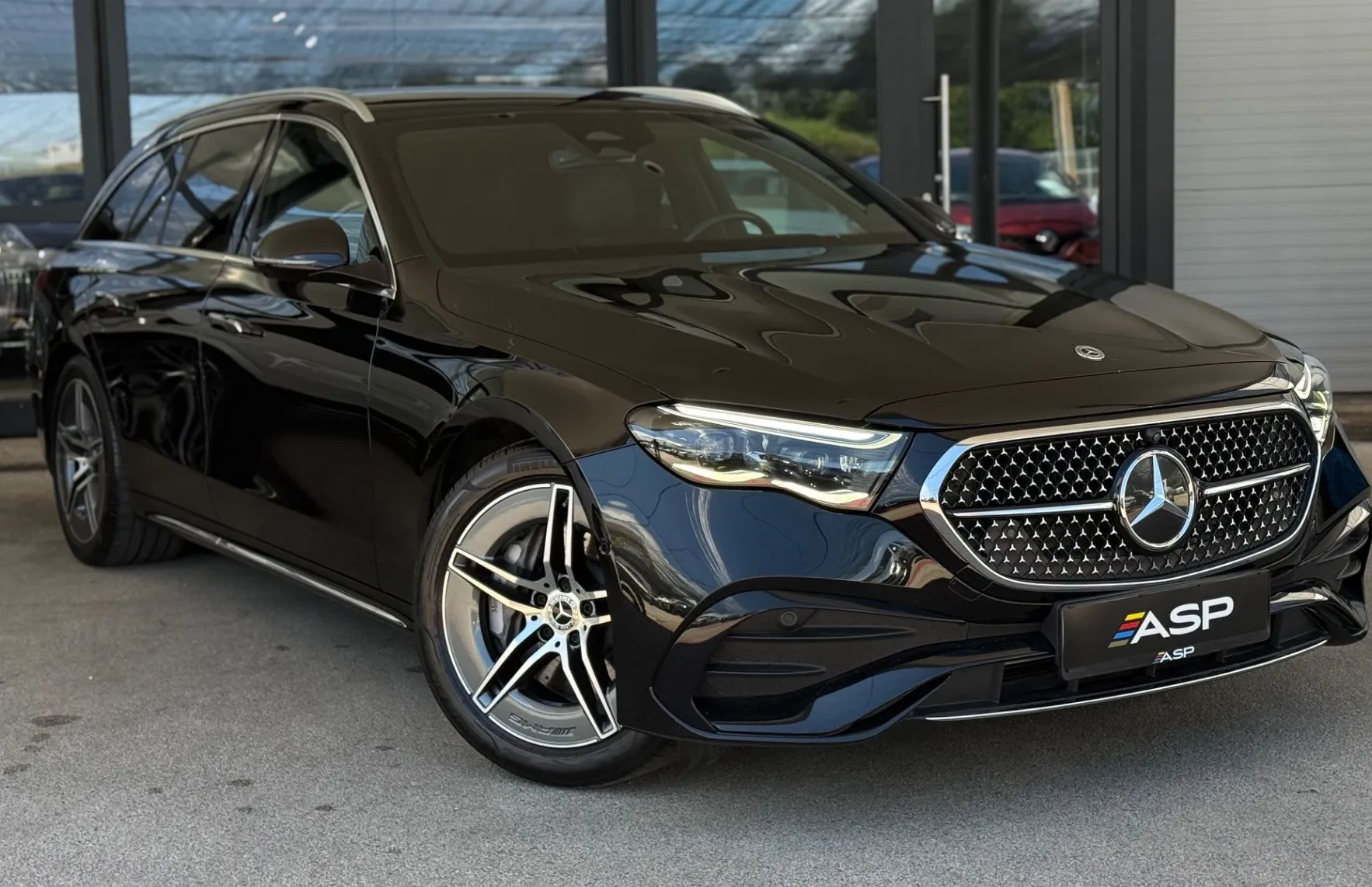 Zunanja slika - Mercedes-Benz E-Razred - 300e T AMG LINE - 1