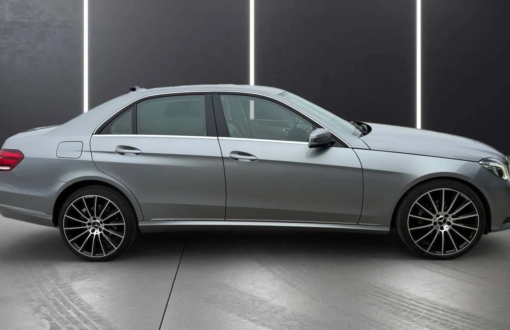 Zunanja slika - Mercedes-Benz E-Razred - E 220 CDI SLOVENSKI NAVIGACIJA TEMPOMAT PDC HI-FI - 6