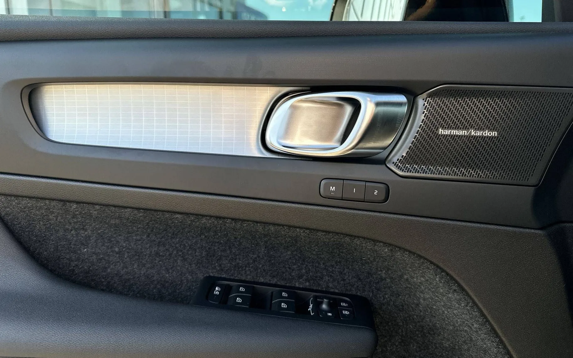 Notranja slika - Volvo XC40 - B3 P Plus Dark AT DCT 3 leta garancije + 3 servi.. - 13