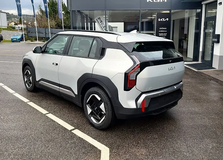 Zunanja slika - KIA EV3 - 58.3 kWh baterija. 150 kW  204 KM  Star - 4