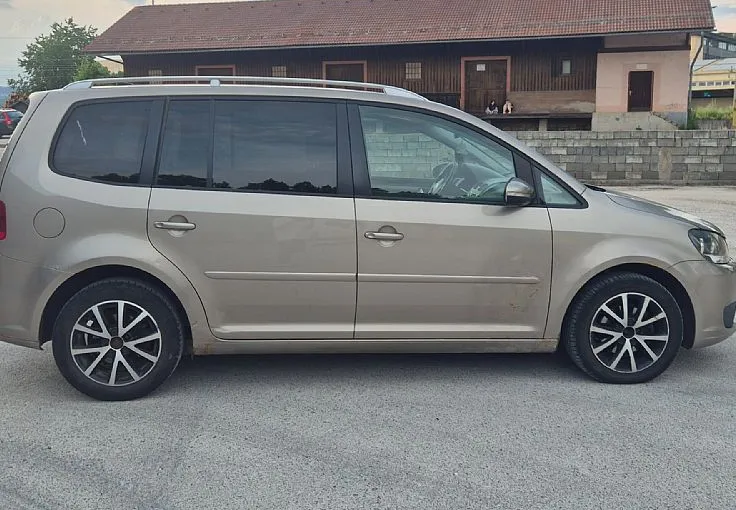 Zunanja slika - VW Touran - 1.6 TDI + UGODNO + BREZ POLOGA TUDI ZA TUJCE - 4