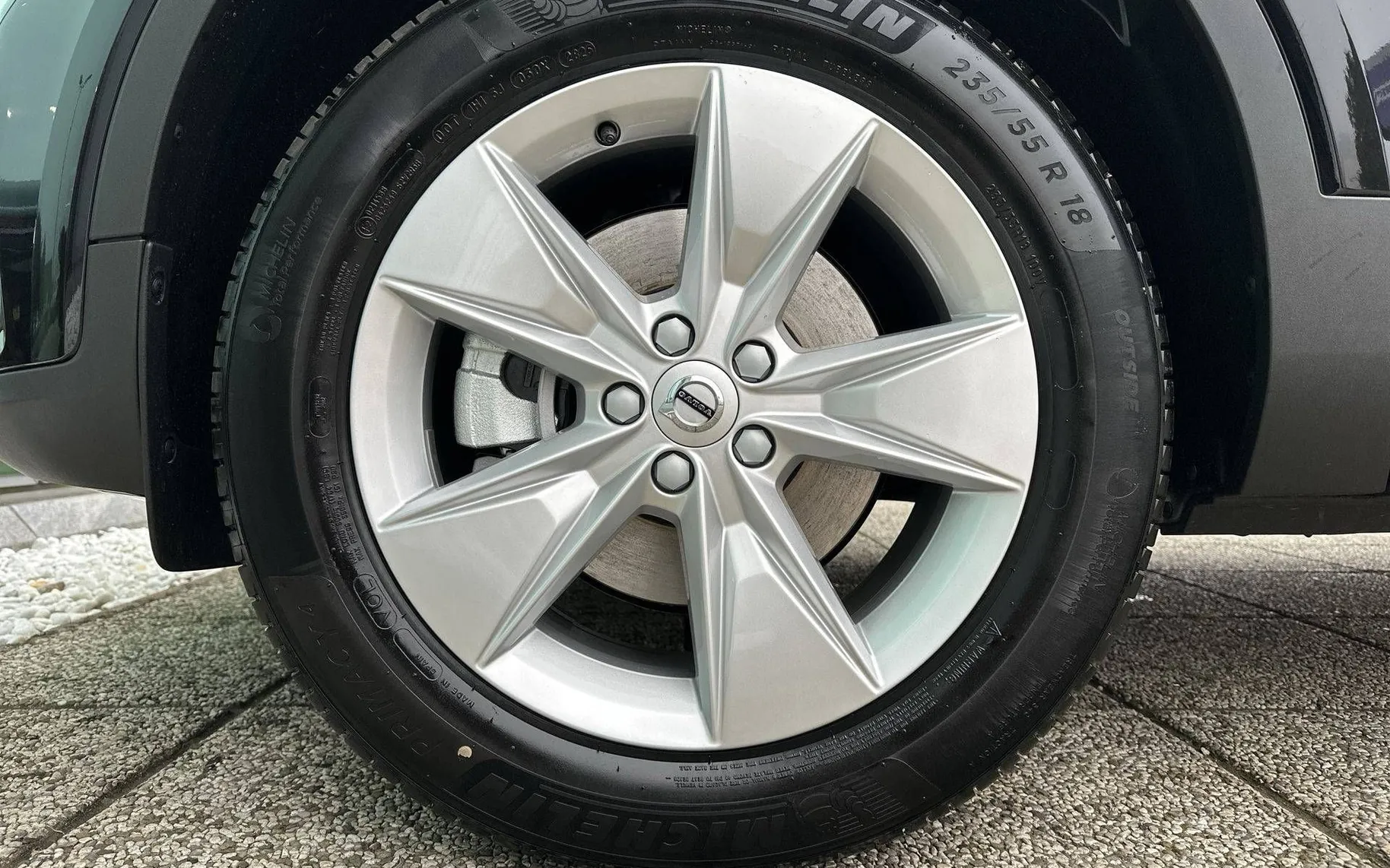 Notranja slika - Volvo XC40 - B3 P Core AT DCT 3 leta garancije + 3 servisi - 9